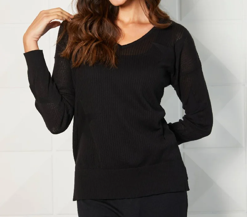 Lightweight V-Neck Star Top In BlackRecycled Fabric Knit Tops