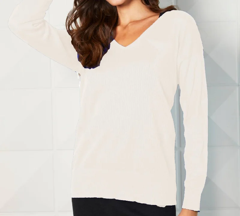 Lightweight V-Neck Star Top In WhiteHemp Knit Tops