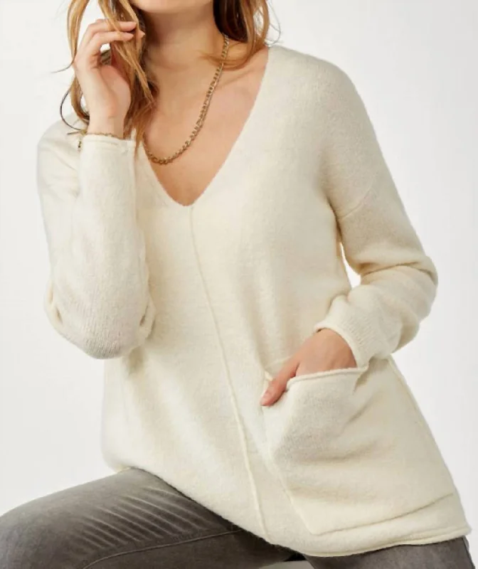 Vee Neck Knit Sweater In IvoryOutdoor Knit Tops