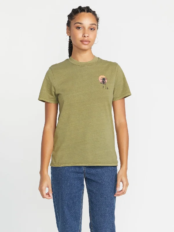 Lock It Up Short Sleeve Tee - MossQuilted Jackets